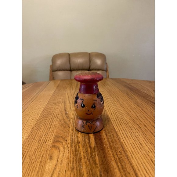 A Very Vintage Peppy Pepper Shaker - Picture 9 of 9